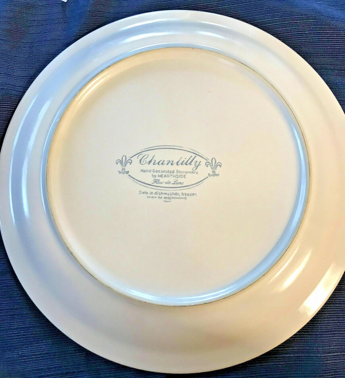 2 Hearthside Chantilly Stoneware Fleur de Lune Dinner Plates Excellent