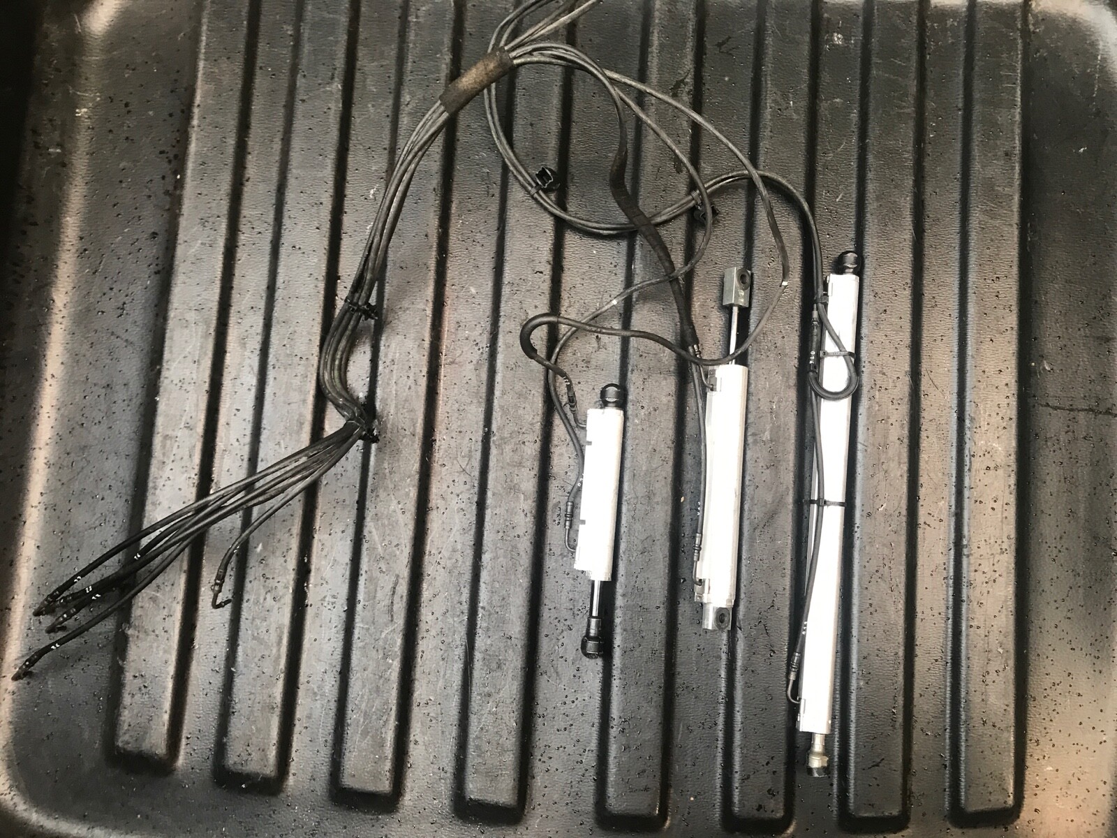 BMW F12 M6 CABRIO LCI LINKS HYDRAULISCH SOFT TOP HEBEZYLINDER, KABELSATZ