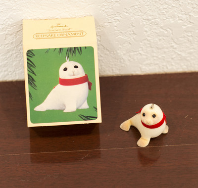 1984 SNOWY SEAL ANIMAL HALLMARK CHRISTMAS ORNAMENT MIB