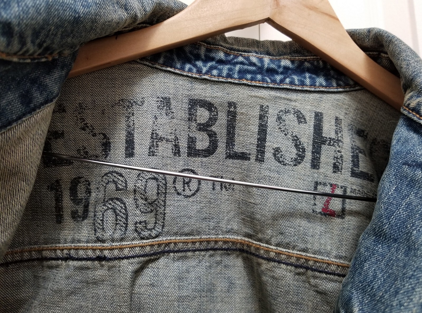 Men's GAP 100percent Cotton Medium Tint Wash Weathered Look Jean Jacket Sz L Macau image 8