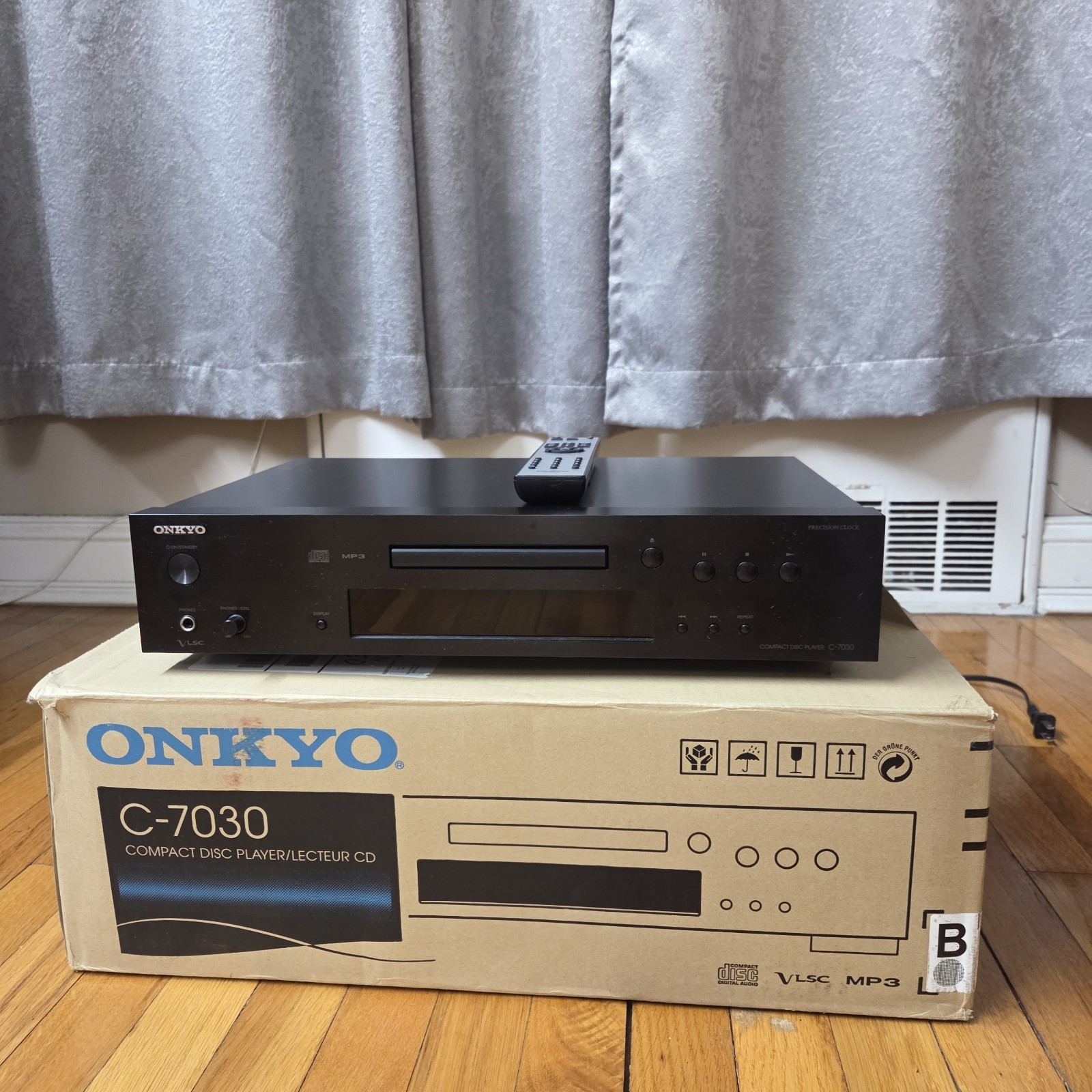 Onkyo C-7030 Audio CD Player w/ Remote **EXCELLENT CONDITION