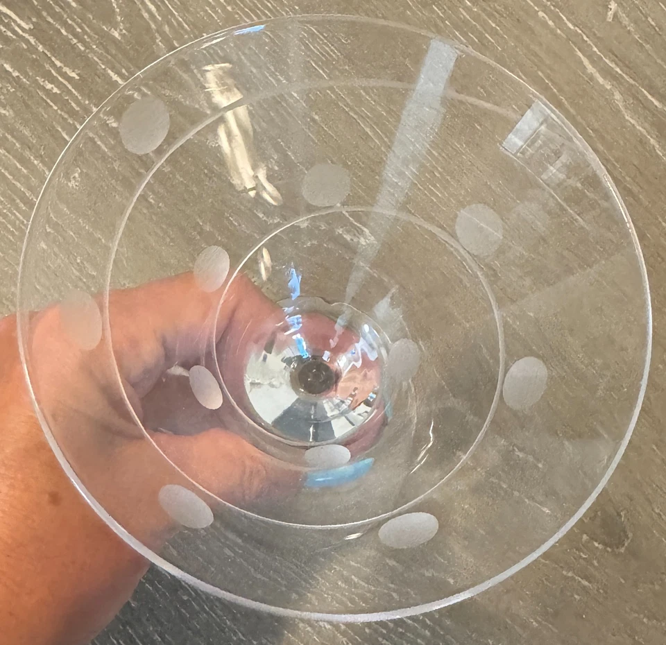 Par de gráficos surtidos de vidrio Martini de Lenox 7 1/4" x 4 5/8" espiral y con puntos Foto 2 de 3