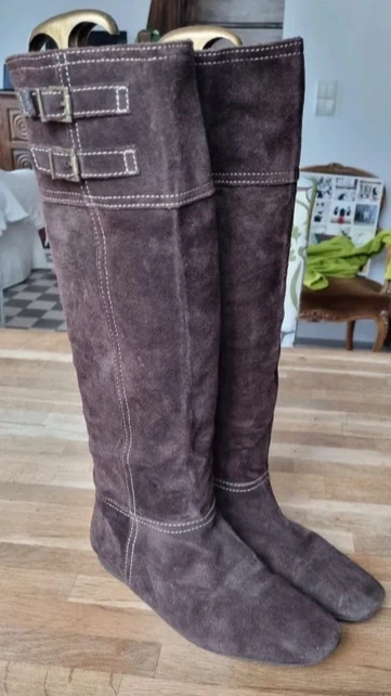 Bottes andré 39 en daim marron talon plat TBE - Photo 2/4