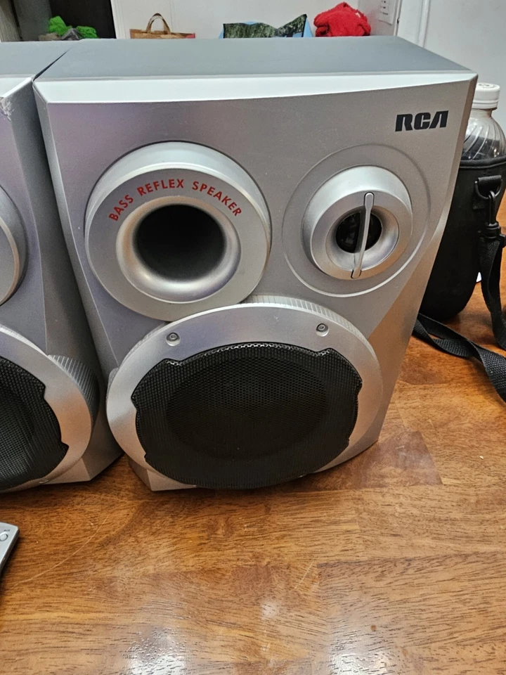 RCA RS2663 5-Disk CD Changer Bookshelf Audio System -MP3, Cassette, AM/FM,Remote - Image 4 of 4