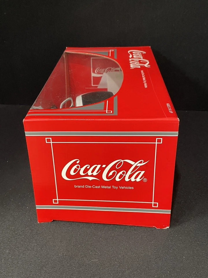 Solido 9511 Coca-Cola White/Red 1958 VW Coccinelle Beetle 1:18 Die-Cast Car - Image 3 of 4