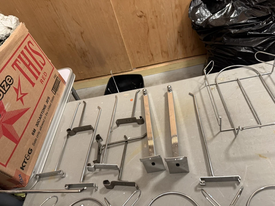 Lote de 110 (8 soportes para gorras de béisbol + 97 ganchos de pared de listones + 4 ganchos de pared de listones para chaqueta Foto 4 de 4