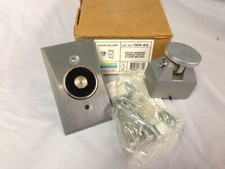 Soporte de puerta de montaje empotrado Edwards 1504-AQ 24 VAC 60HZ/DC de una sola puerta