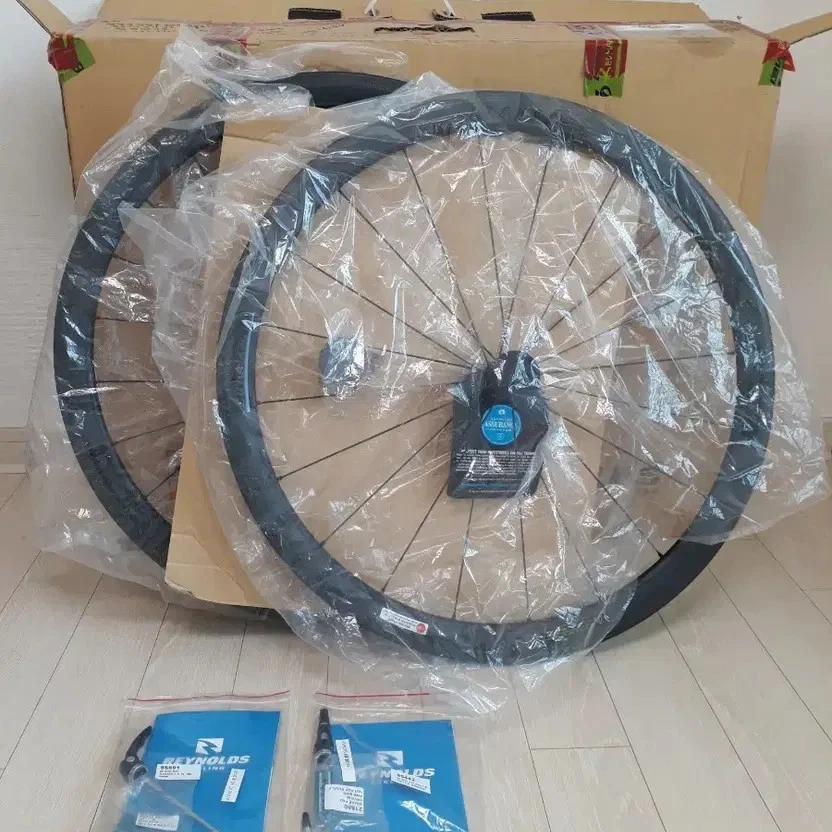 Paire De Roues Carbone Reynolds Assault 700C – Tubeless, Freins à Disque, Campagnolo 11v, Occasion