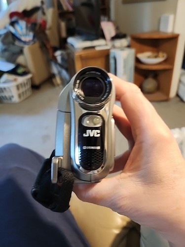 JVC GR-D771U Camcorder – silberfarben - Bild 5 von 10