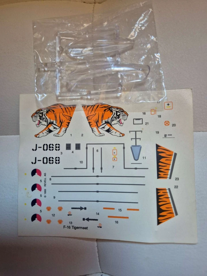 Revell: F 16 B RNAF "Tigermeet 1992" - scala 1/72 - Immagine 4 di 4