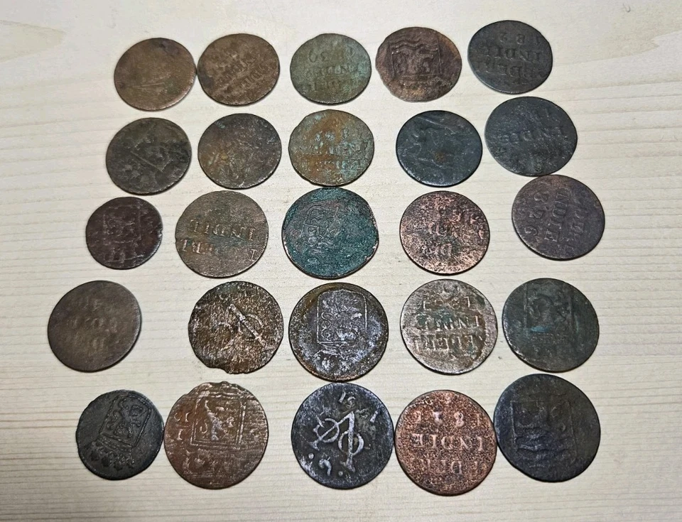 Lote de 25 monedas coloniales de cobre de las Indias Orientales con VOC de los años 1700 1800 Batav centavo de Nueva York Foto 2 de 2