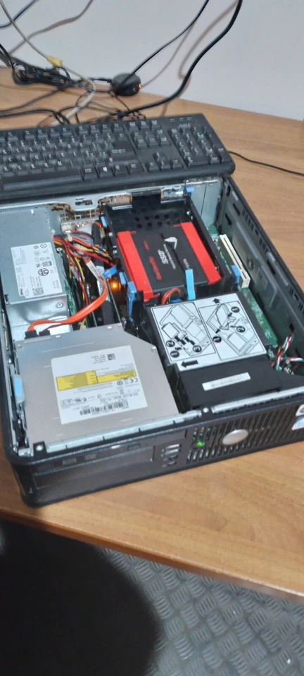 PC 07 DELL GA0404 + CPU QUAD CORE Q9400 2.66 GHZ 1333 MHZ + 6 GB DDR3 1333 MHZ - Immagine 2 di 4