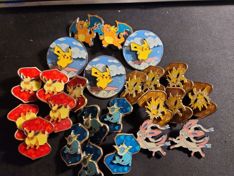  24 Pokemon Tcg Enamel Pins Charizard, Sylveon, Vaporeon, Flareon Celebrations