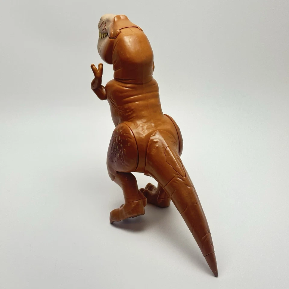 The Good Dinosaur Butch T-Rex Roars Gallops Biting Action Tomy Foto 3 de 4