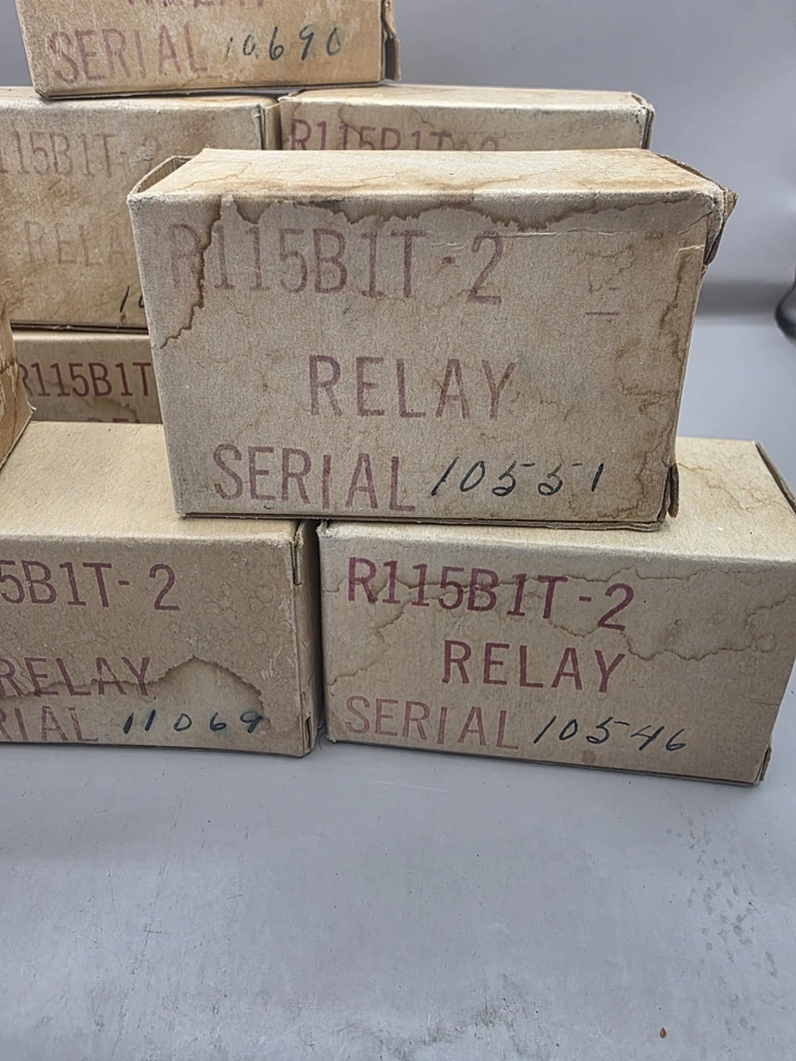 Lote de 12 relés marca Hart sin probar número de pieza R115B1T-2 Foto 4 de 4