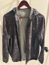 Vuori Outdoor Trainer Shell Jacket Hooded Black Camo Mens L read description 