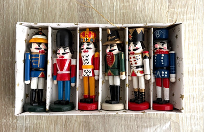 VINTAGE PIER 1 IMPORTS SET OF 6 MINIATURE WOODEN NUTCRACKER ORNAMENTS IN BOX