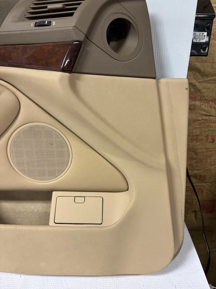 Painel de acabamento dianteiro esquerdo da porta do motorista BMW BEGE AREIA E39 5 SERIES 97-03 530i - Imagem 4 de 4