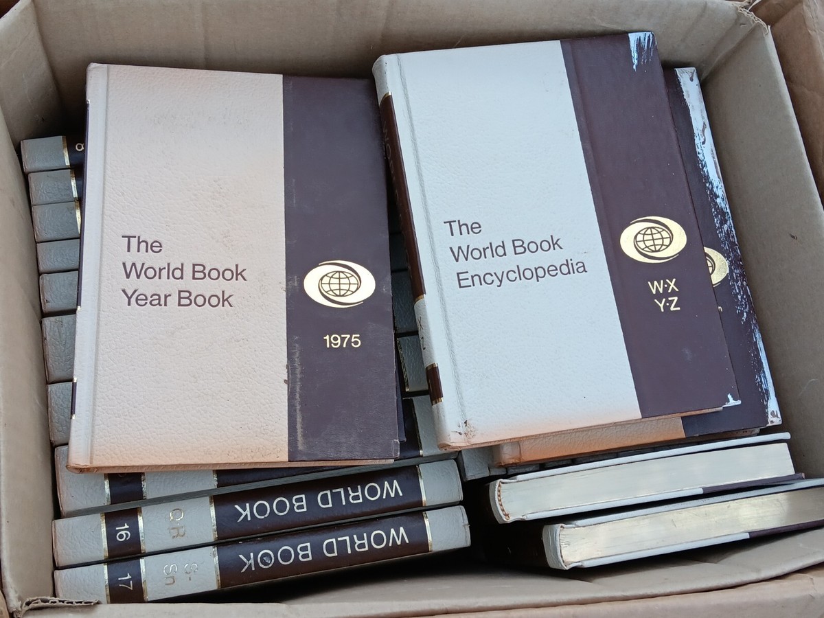 The world book encyclopedias 1975年版 全24巻 1975 World Book Encyclopedia 22 Volumes & 1975 World Events