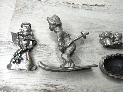 3 figurines vintage en étain P Davis garçon skiable ours anges dans panier *DÉGÂTS* - Photo 4/9
