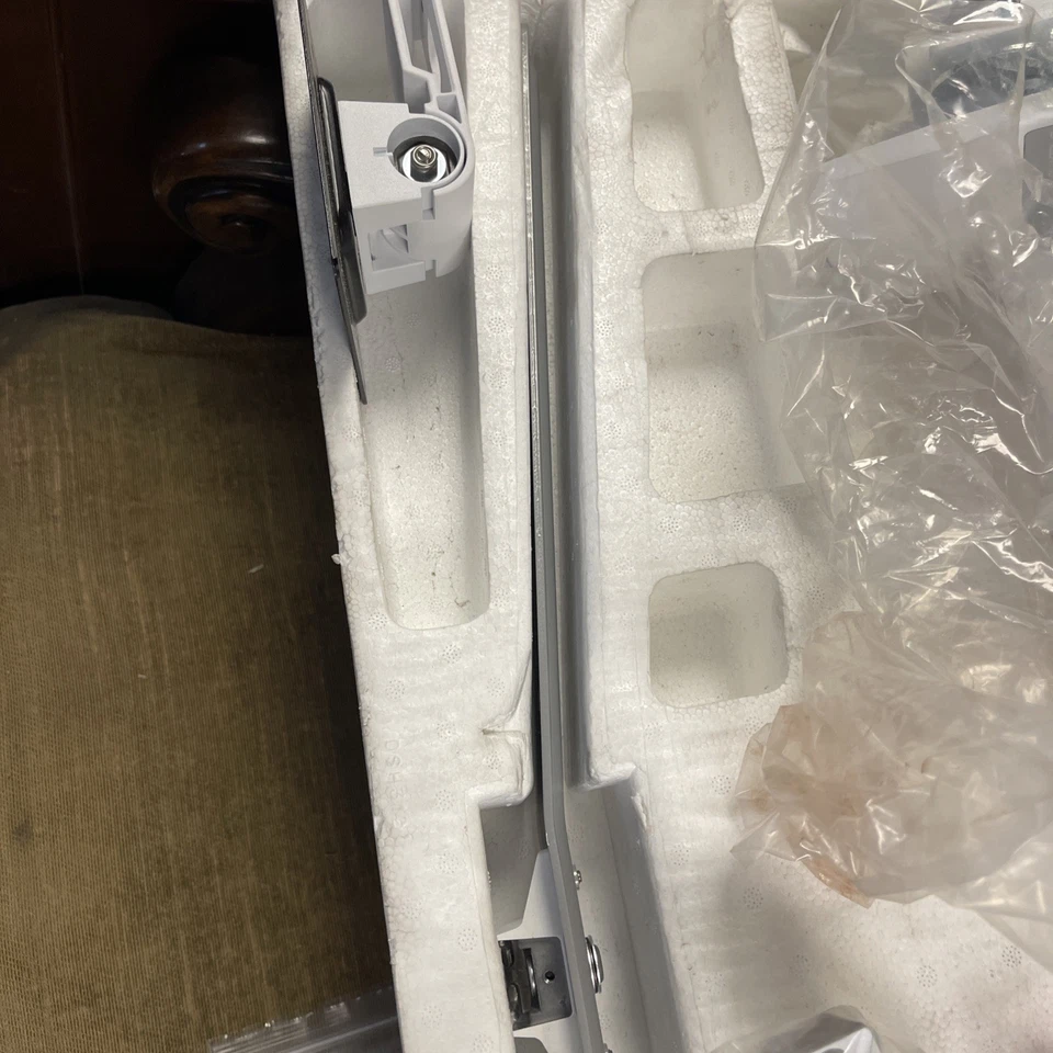 Ergotron Monitor Desk Mounting Arm - White - 1 Monitor Support - 45-489-216 - Image 4 of 4