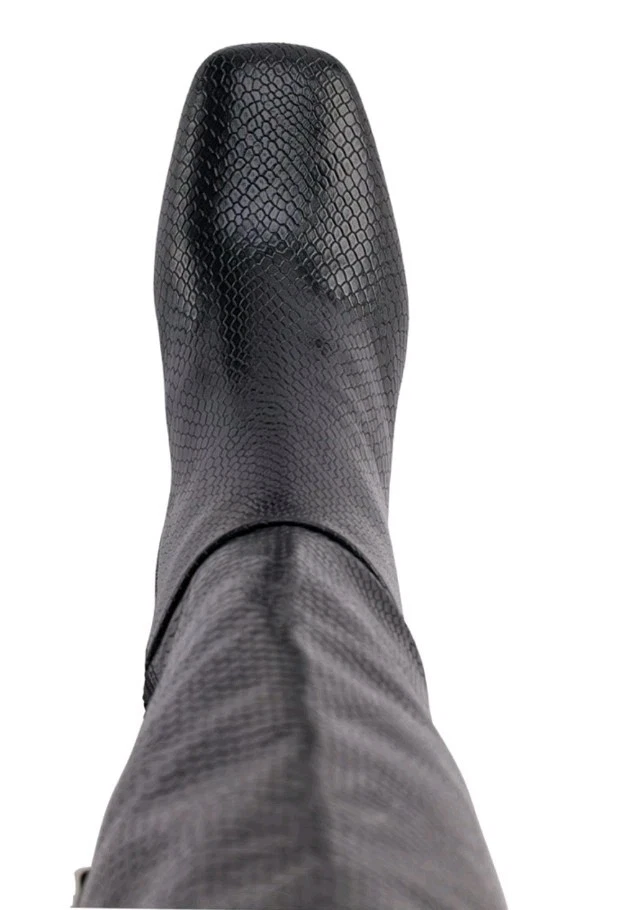 Botas femininas Donna Karan New York Cana Tall zise 8 pretas novas com etiquetas. Textura de tênis - Imagem 4 de 4