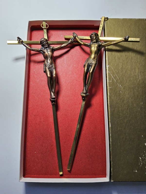 2 Vntg Brass Crucifix Wall Hanging Religious Jesus Christ With Box