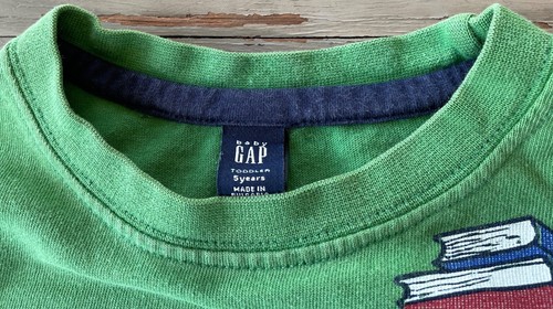 VTG 2004 GAP KIDS Book Worm Books Stack Short Sleeve Graphic Tee 5T 5 Yrs Green - Picture 4 of 4