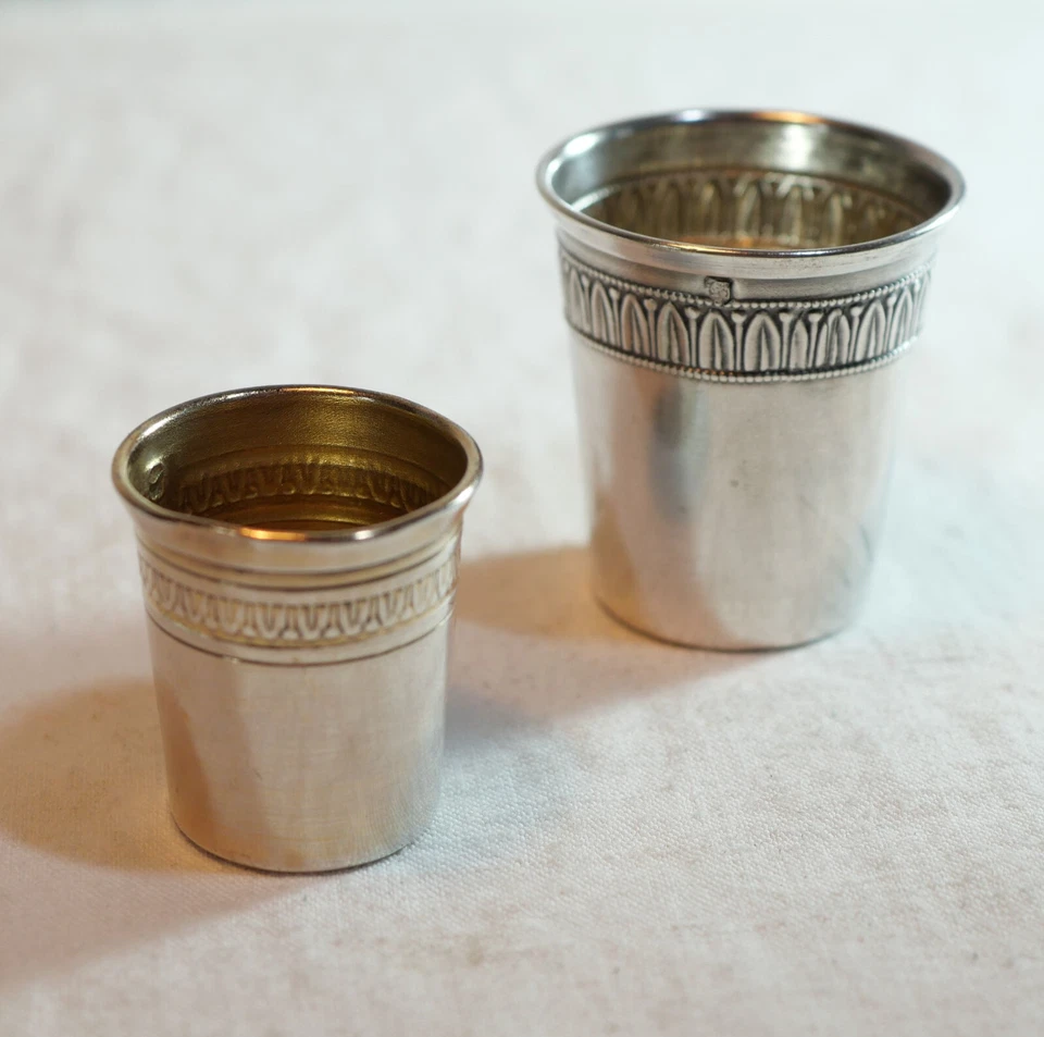 Lot deux petites timbales gobelets en argent massif dont Saglier Frères XIX ième - Photo 2/4