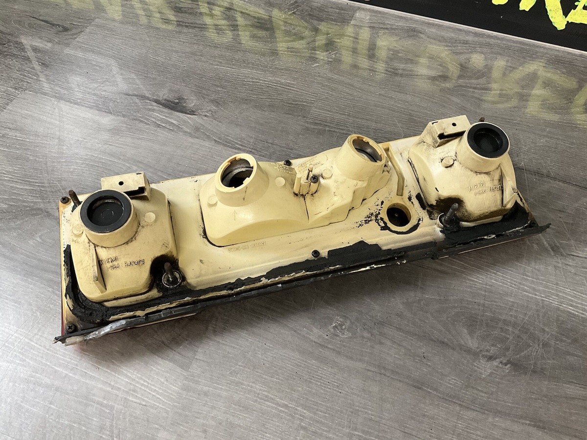 1984 1985 1986 1987 1988 1989 NISSAN 300ZX TRUNK CENTER LIGHT Z2