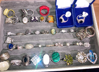 JOB LOTS 40 RARE MIX RINGS VINTAGE MODERN BLING SHINY SILVER & FEW GOLD TONE BOX