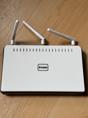 D-Link DIR-655 300 Mbps 4-Port Gigabit Wireless N Router