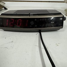 GE General Electric 7-4619A Vintage AM/FM Alarm Clock Radio Faux Woodgrain