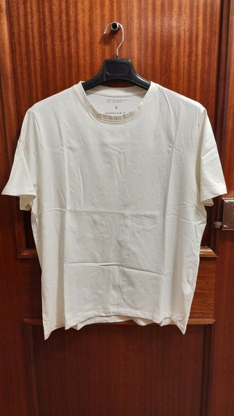 Camiseta manga corta cuello redondo crema de Primark