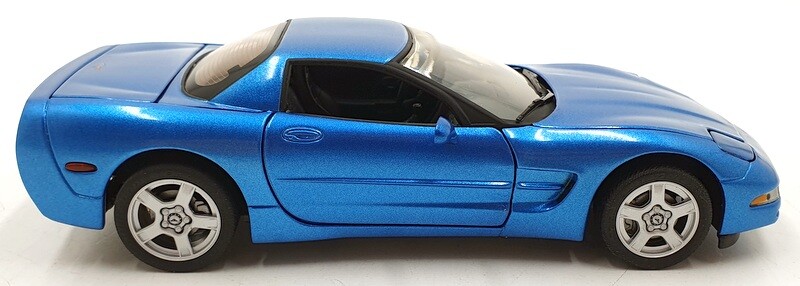 CHEVROLET CORVETTE シボレー　コルベット　1999 1:18 CHEVROLET CORVETTE シボレー コルベット 1999 1:18