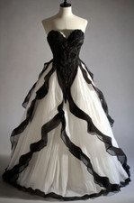 Elegant Gothic White Black Wedding Dresses Contoured Bridal Gowns Floor Length
