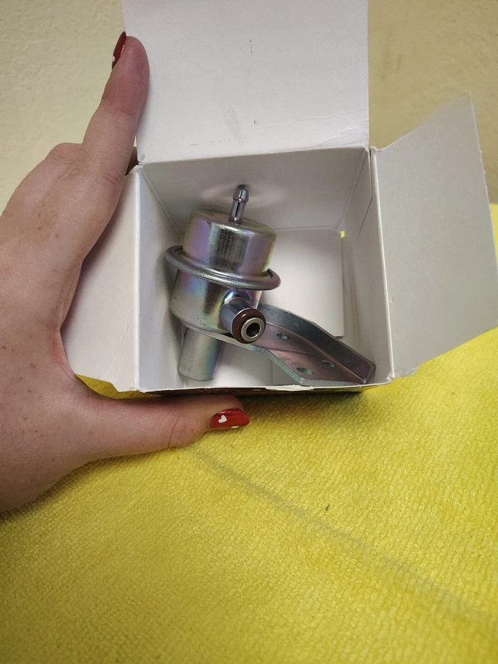 Regulador de presión de inyección de combustible WVE 5G1212 Foto 2 de 2