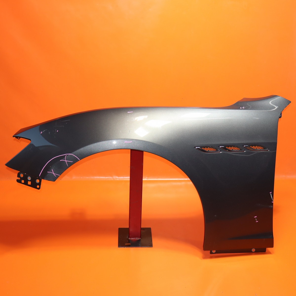 Maserati Ghibli 2014-2023 Left Fender P/N 673002041