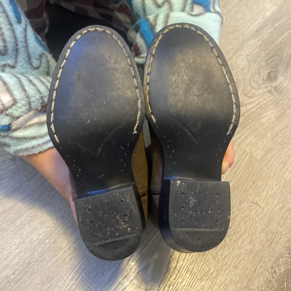 Girls Shoe Lot. 4 Pairs. Sizes 10-11.5. Tap Shoes, Cowboy Boots, Fancy, Sneakers - Image 4 of 4