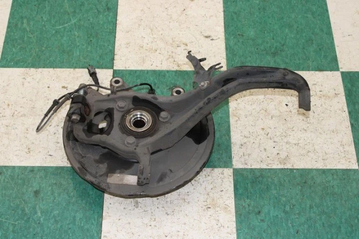 2004-2015 Nissan Titan Front Left Driver Spindle Knuckle W/o Abs Assembly Oem - Image 3 of 4