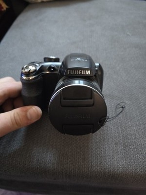 Fujifilm FinePix S4500 Bridgekamera 14 MP 30x Zoom 3'' Display Stabi Schwarz