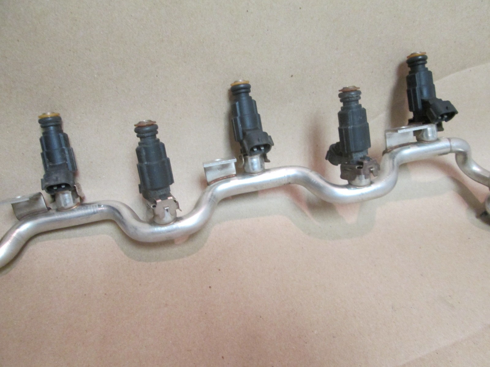 Bentley Continental GT 05  LH  Fuel Injector Rail / Tube w/ Injectors 07C133316T