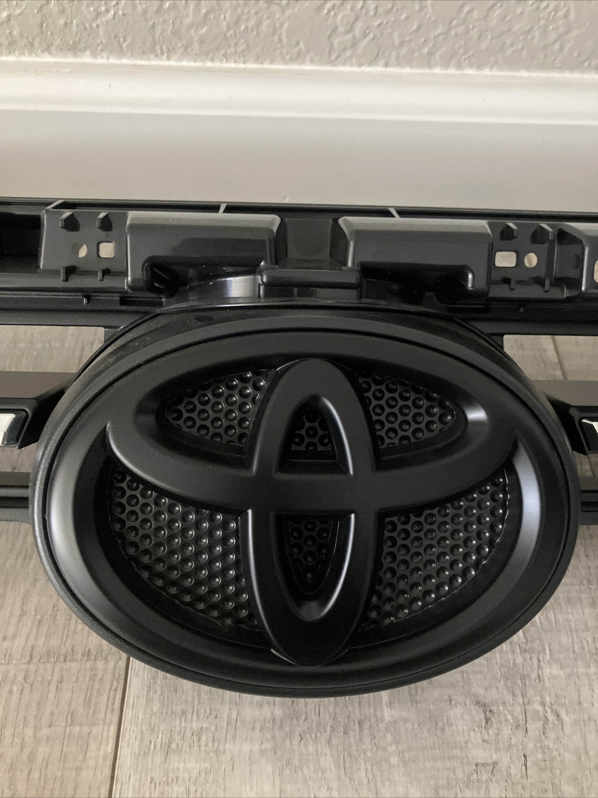 2020 Toyota 4runner OEM Front Radiator Grille Assembly 5310135100  