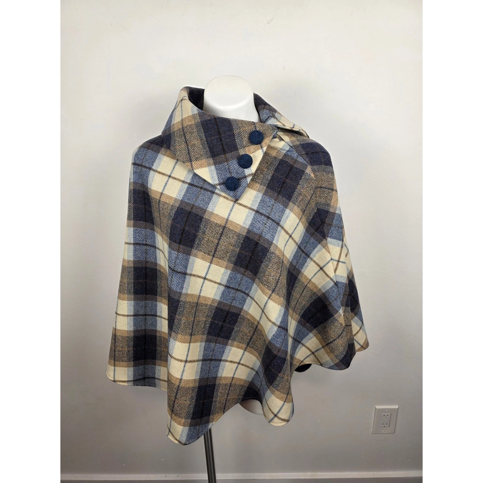 Mucros Weavers Ireland 100% Wool Plaid Cape Poncho Blue Cream One Size
Opens in a new window or tab