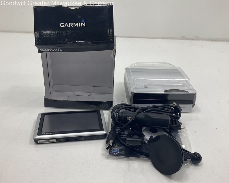 Garmin Nuvi 1300 Used Appears to be in Good Condition Untested