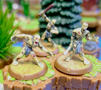 Heroscape : Zombies of Morindan (3 Figures & 1 Battle Card) VG