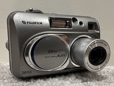 Fujifilm FinePix a205 Compact Digital Camera 2mp / Silver / Flash / Works / NICE