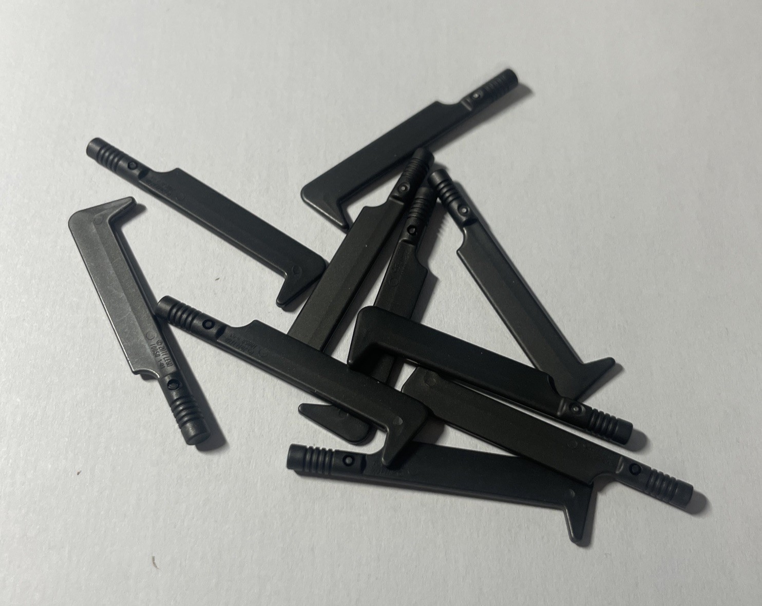 10x LEGO Schwert grau Pearl Dark Gray Minifigure Weapon Sword Uruk-hai 10050 Neu