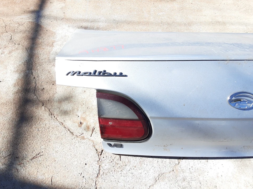 1997 - 2005 CHEVROLET MALIBU TRUNK HATCH TAILGATE COLOR : SILVER OEM, 170-01778 - Image 3 of 4