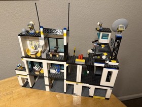 LEGO City Police Headquarters (7744) 100% w/ Minifigures & Manuals
